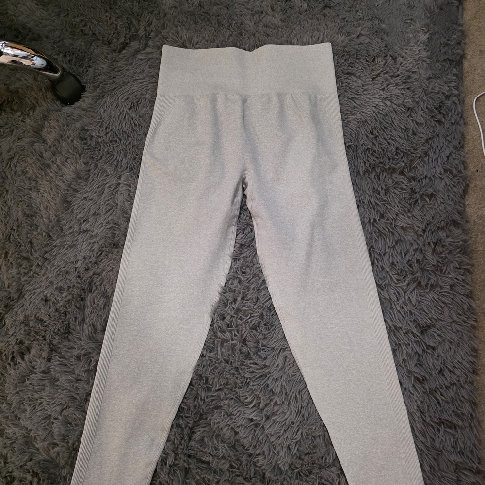 Seamless, high-waisted, contour-enhancing athletic leggings - Picture 2 of 7